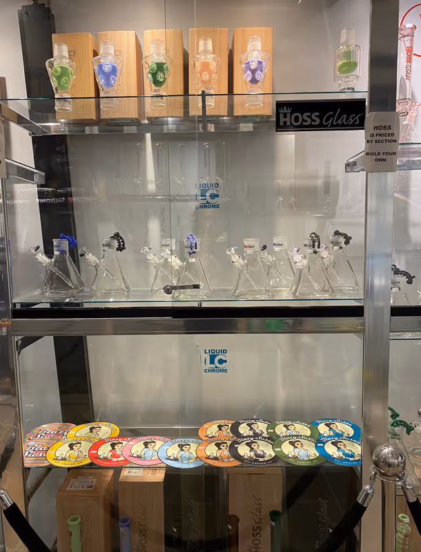 Shelf3 of HOSS Glass